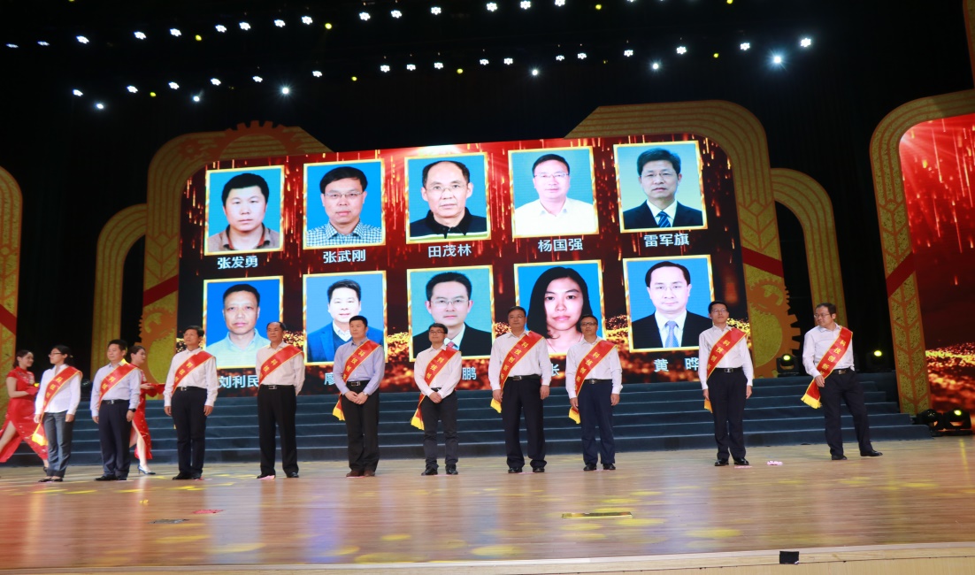 西瑞集團(tuán)劉利民董事長榮獲“科技創(chuàng)新標(biāo)兵”榮譽(yù)稱號