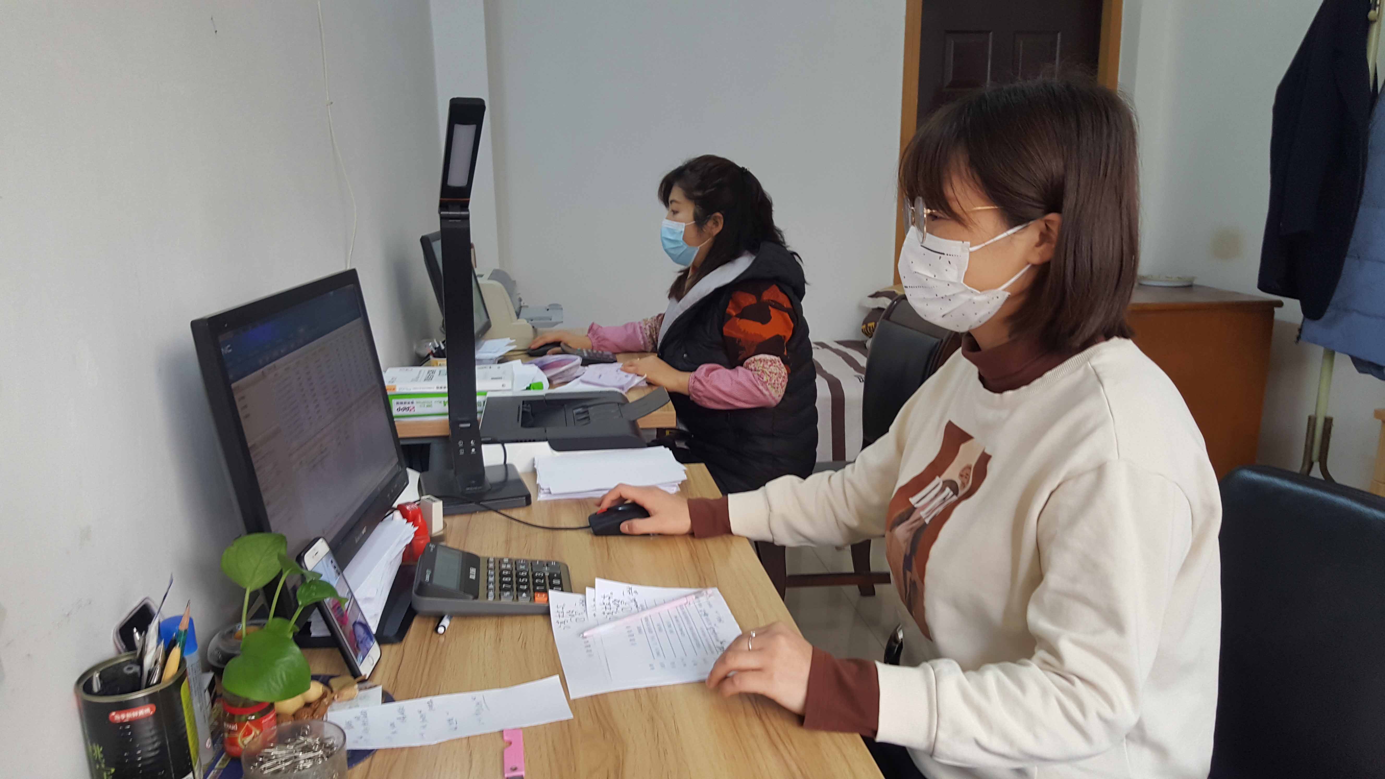 陜儲糧集團(tuán)財務(wù)人員堅守崗位勇?lián)?dāng)，強化職能不松勁