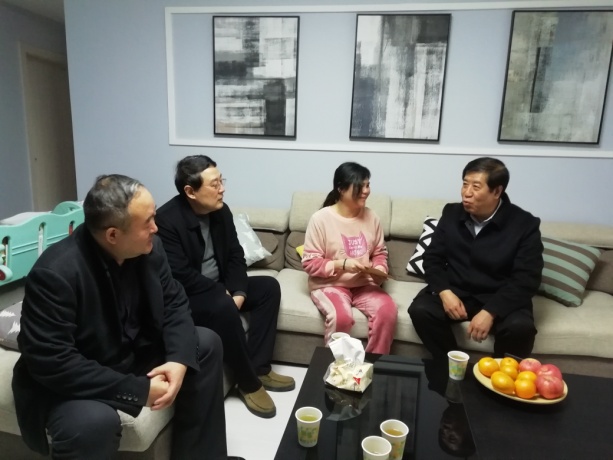 省國資委領導慰問糧農集團困難職工