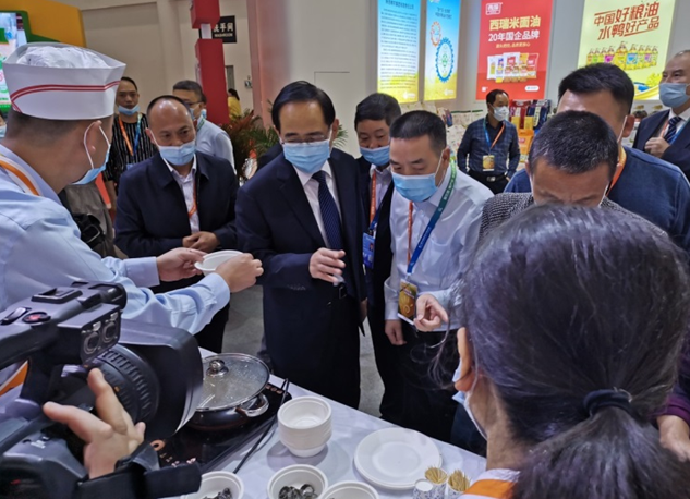 糧農(nóng)集團(tuán)糧油產(chǎn)品參加第三屆中國糧食交易大會(huì)