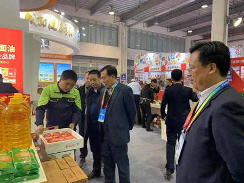 糧農集團洛川果業產品亮相第二十六屆農高會