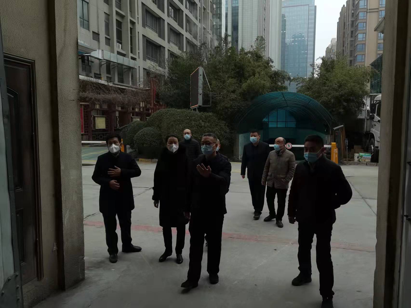 集團領導看望慰問駐大廈企業干部職工并檢查疫情防控、安全工作